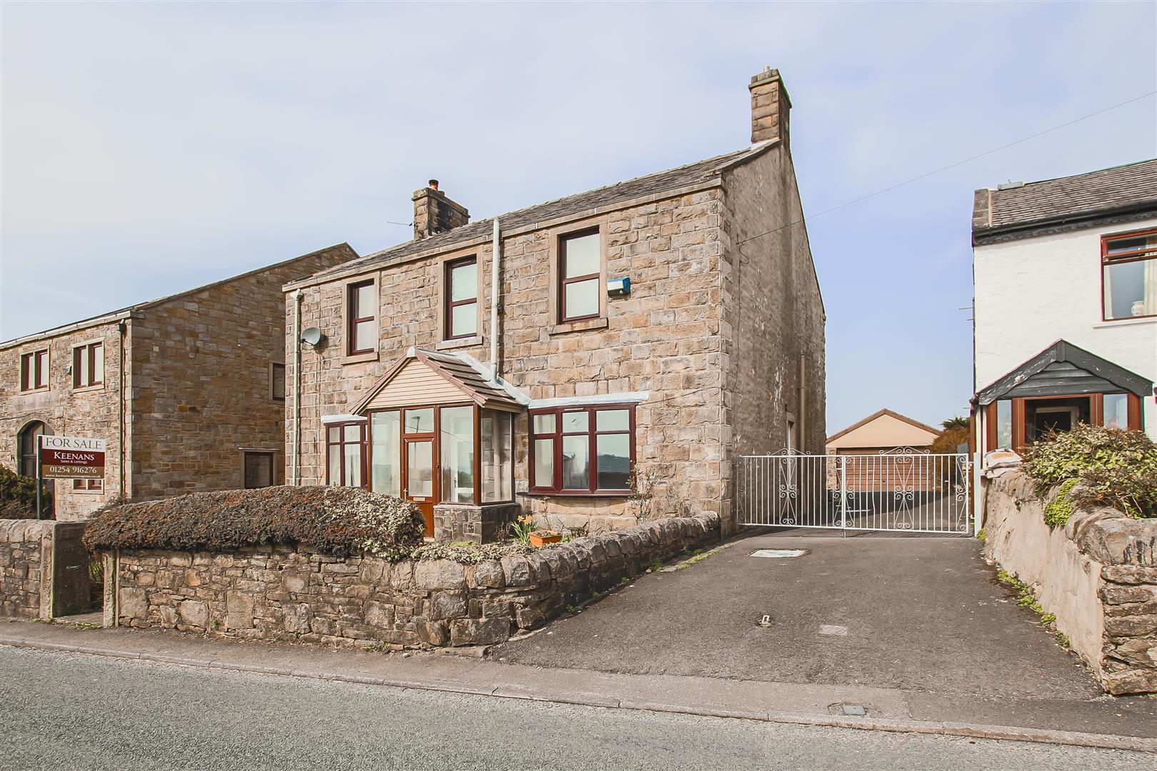 4 Bed House For Sale - Main Image